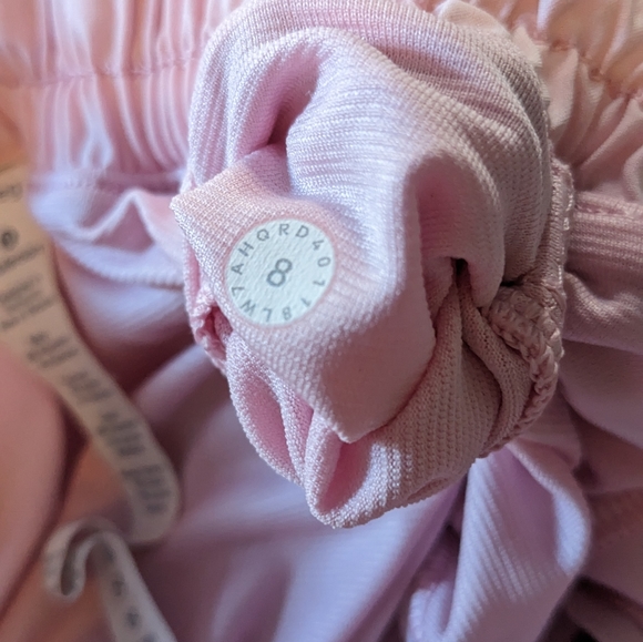 Lululemon Hotty Hot Shorts 2.5" Size 8 Pearl Pink - Picture 4 of 5